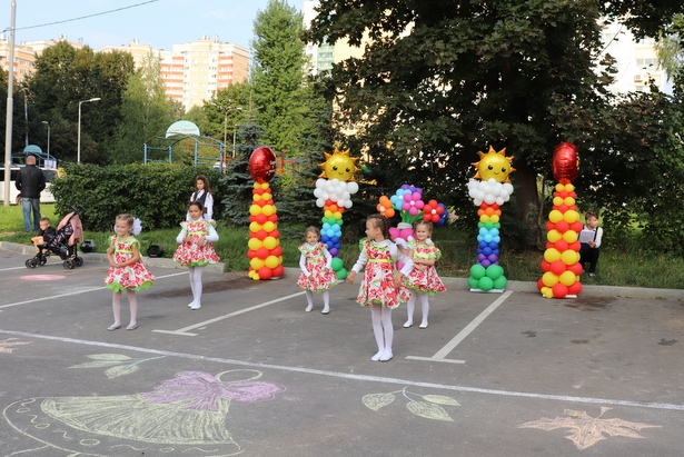 Специалисты ГБУ «Славяне» приняли участие в проведении мероприятия «Соберём ребёнка в школу»