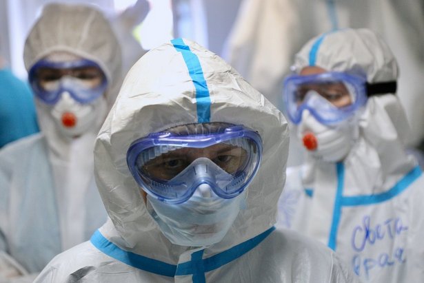 ЕР поздравит с Новым годом более 10 тысяч медработников, борющихся с коронавирусом