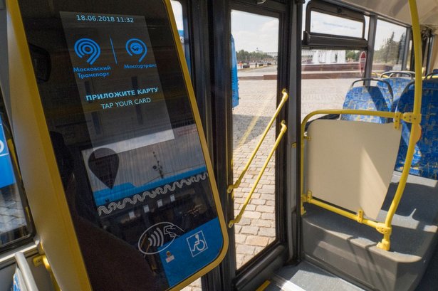 С 1 сентября оплачивать проезд в автобусе можно будет картой или смартфоном