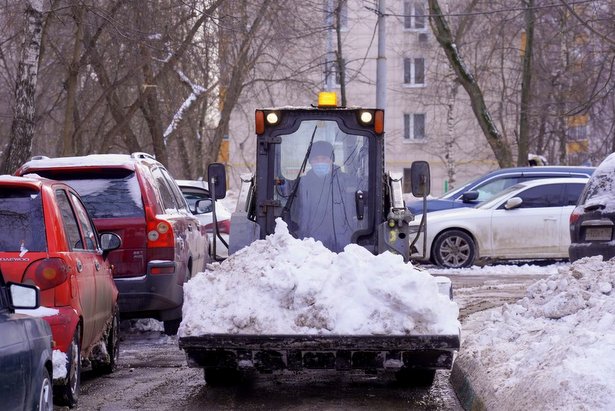 Работы по уборке наледи и снега в ЗелАО идут в усиленном режиме