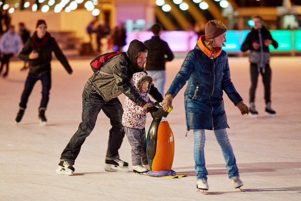 Дети из московских семей участников СВО смогут посетить катки в парках города бесплатно