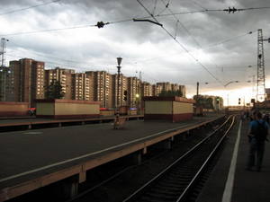 Мусор с железнодорожных путей у станции Крюково вывезти сложно