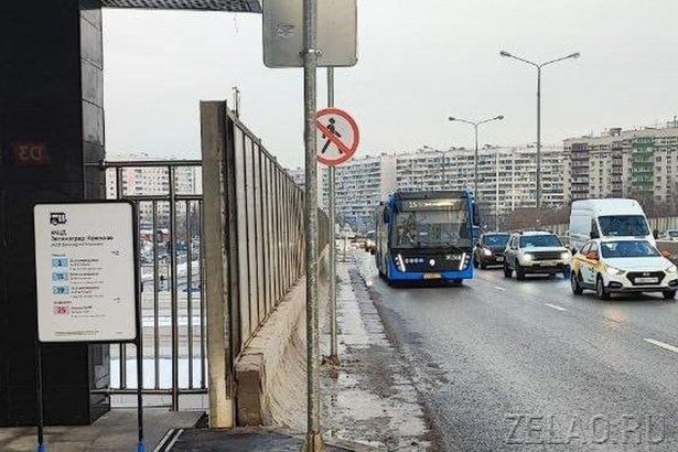 На Крюковской эстакаде начали останавливаться городские автобусы