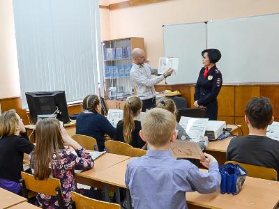 Юные инспекторы дорожного движения школы №719 в Старом Крюково встретились с сотрудниками ГИБДД