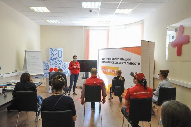 Собянин лично поблагодарил волонтеров за помощь пожилым в дни пандемии