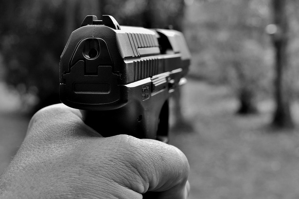 В Зеленограде во время конфликта мужчина выстрелил в оппонента из травматического оружия