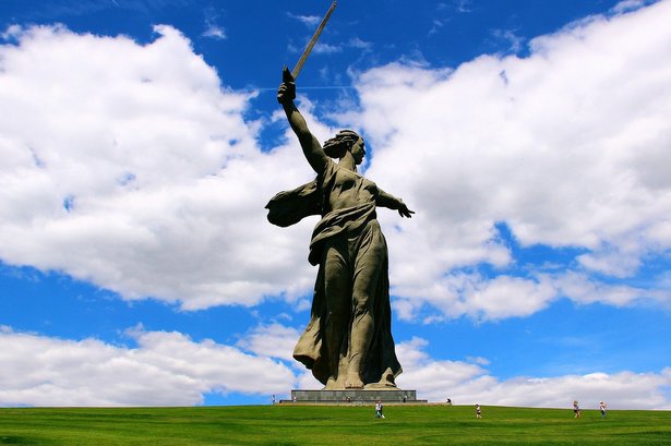 Депутат МГД Герасимов осудил нелестное высказывание Артемия Лебедева о монументе «Родина-мать»