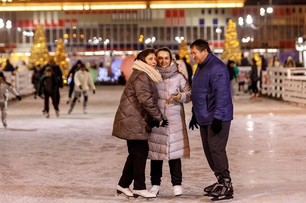 Московские парки приглашают горожан на катки с искусственным льдом — Сергунина