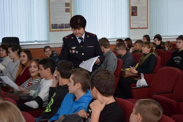 В Зеленоградском УВД провели День открытых дверей для школьников