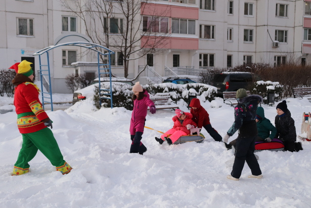 Для юных жителей Старого Крюково организовали веселые эстафеты на снегу