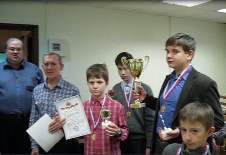 Команда Школы №853 стала победителем межрайонного шахматного турнира