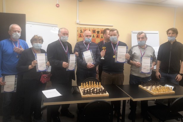 35 жителей района Старое Крюково приняли участие в турнире по шахматам