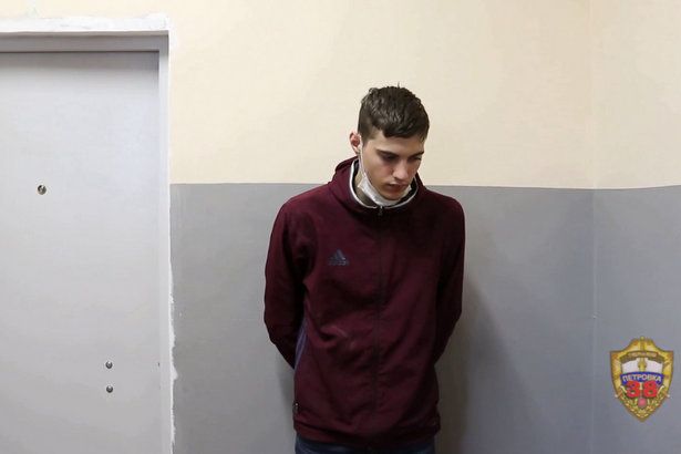 19-летний парень украл из автомобиля в третьем микрорайоне винтовку стоимость почти 350 тысяч рублей