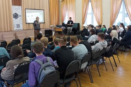 Активисты Молодежной палаты провели встречу со старшеклассниками Старого Крюково