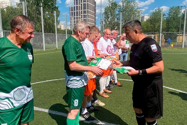 Футбольная команда зеленоградских долголетов стала лучшей в группе «Север»
