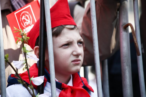 Депутаты Госдумы предлагают ввести штраф за вовлечение детей в незаконные митинги