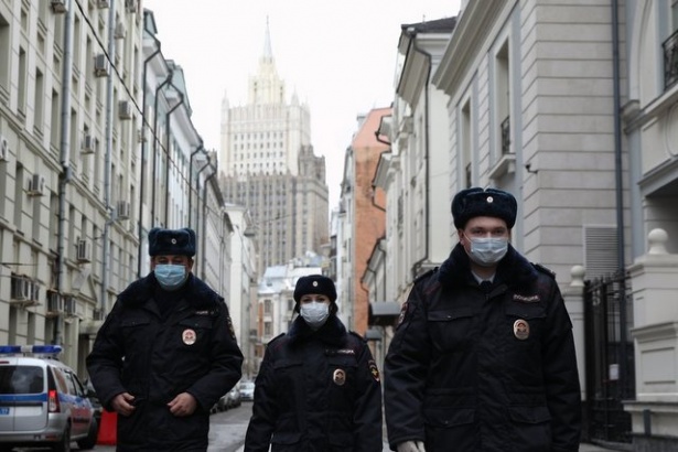 Первым нарушителям карантина в Москве выписали штрафы