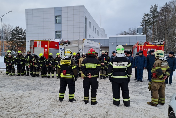 Зеленоградские пожарные отработала навыки на здании станции скорой помощи