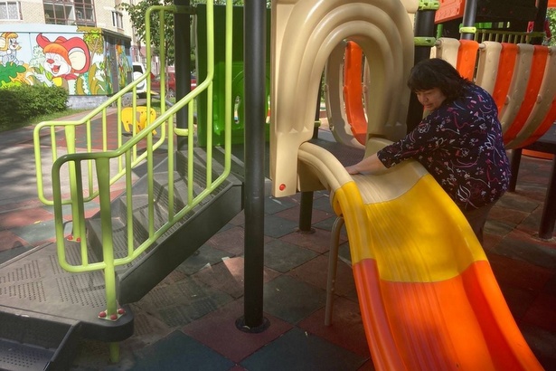 Общественный совет района Старое Крюково проверил безопасность игрового оборудования на детских площадках