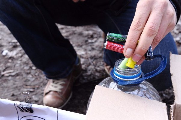 В Дворце творчества детей и молодежи принимают использованные батарейки для утилизации