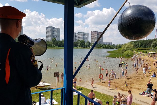 Зеленоградцев просят не купаться в Школьном озере