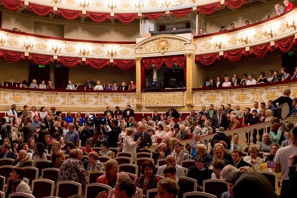 Собянин поддержал предложение увеличить финансирование театров