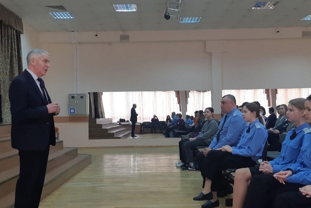 Председатель Общественного Совета при УВД ЗелАО провел для школьников урок Мужества