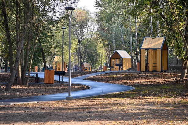 Собянин открыл созданный за полгода на месте заросшего пустыря парк на юге Москвы