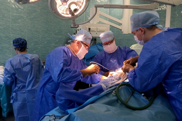 Зеленоградские хирурги заменили пациентке сустав и восстановили длину ноги