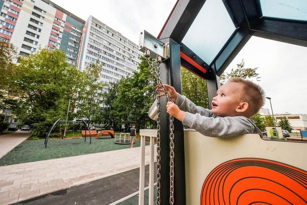 Шесть дворовых территорий благоустроят в Старом Крюково в этом году