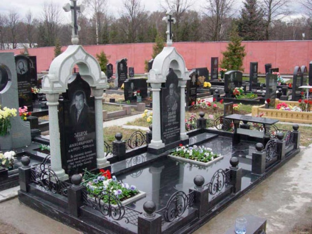 На городских кладбищах можно приобрести участки под родовое захоронение  