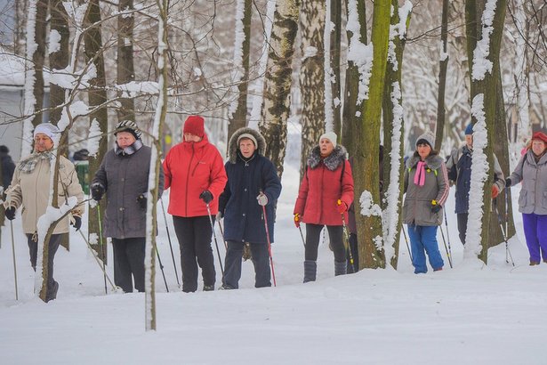 Пенсионеров приглашают  присоединиться к занятиям по скандинавской ходьбе