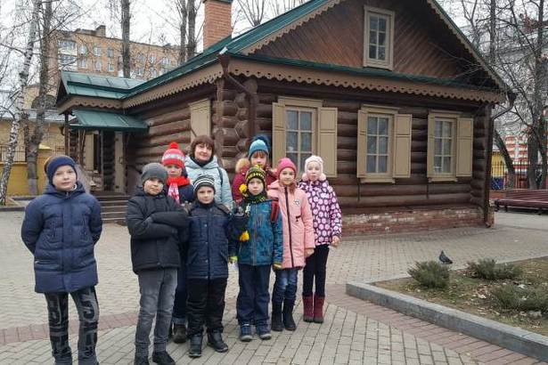 Для школьников из Старого Крюково провели экскурсию в Кутузовскую избу