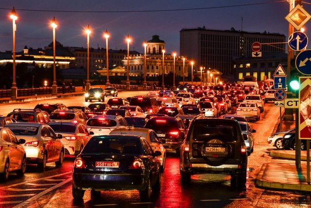 Депутат Мосгордумы Игорь Бускин отметил снижение вредных выбросов от транспорта в столице более чем на 60%