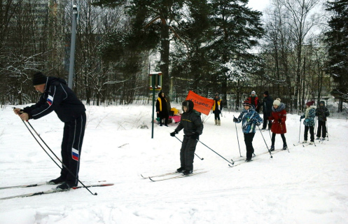 Горожане собрались на лыжне в Старом Крюково 