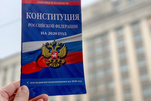 Писатель Сергей Минаев отметил важность участия в голосовании по поправкам к Конституции
