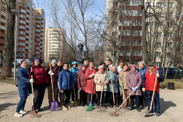 Коммунальщики и жители Старого Крюково провели генеральную уборку территорий района