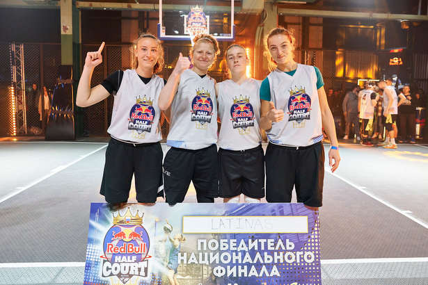 Учитель физкультуры из школы №853 выиграла турнир по баскетболу в Санкт-Петербурге