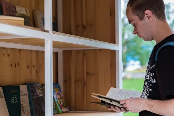 Депутат Мосгордумы Бускин рассказал о распространении практики книгообмена в парках столицы