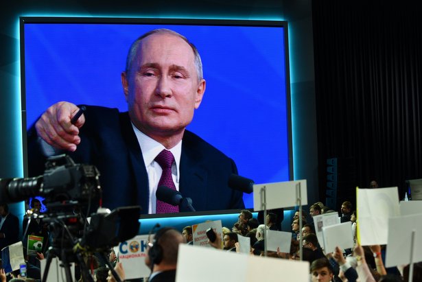 Жириновский предложил депутатам стоя слушать президента во время трансляции прямой линии