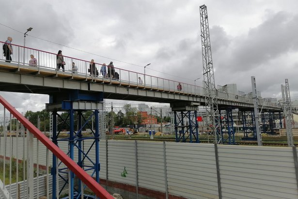 На временном пешеходном мосту на станции Крюково планируется установить противоскользящие устройства
