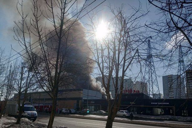 Роспотребнадзор завершил проверку воздуха в Зеленограде после пожара на стройрынке