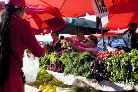 Рынки на Крюковской площади проработают еще год