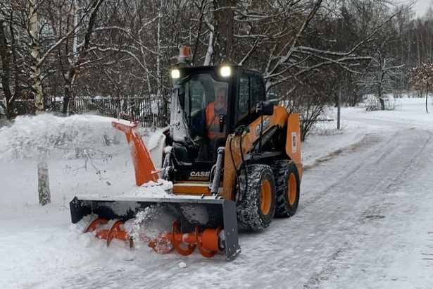 Коммунальщики Старого Крюково устраняют последствия снегопада
