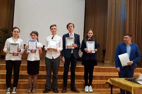 В школе района Старое Крюково наградили активных участников проекта «Бумажный бум»