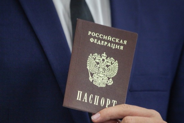 Зеленоградец оформил кредит на чужой паспорт, вклеив в него свое фото