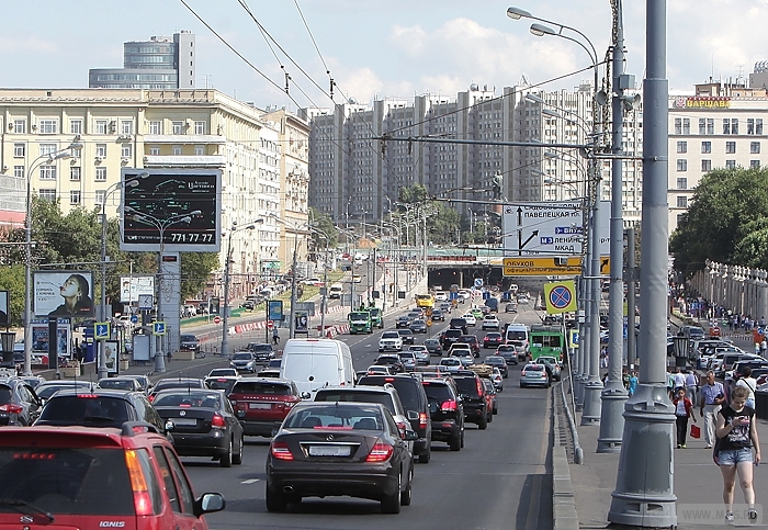 Собянин осмотрел отремонтированный Октябрьский тоннель и благоустроенную Калужскую площадь