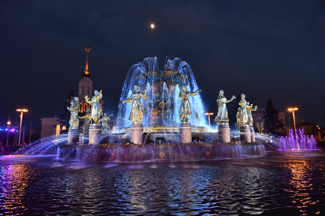 Сергей Собянин принял участие в запуске фонтана "Дружбы народов" на ВДНХ