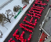 Молодые зеленоградцы отметили день рождения города флешмобом с красными зонтами