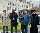 В Зеленограде открыли Аллею в честь 35-летия МЧС России и высадили 14 красных яблонь